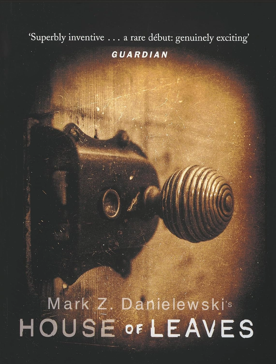 Обкладинка "House of Leaves"