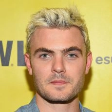 Alex Roe