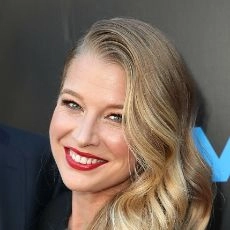 Ellen Woglom