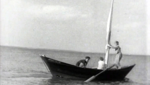 Белеет парус одинокий